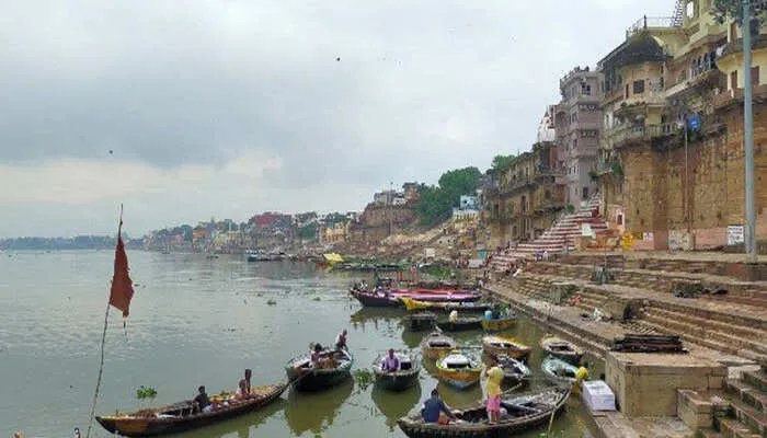 वाराणसी: गंगा में नाव संचालन पर रोक, नाविकों की बढ़ी मुश्किलें…जानें वजह