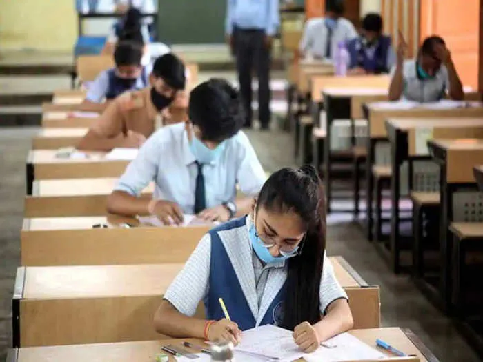 School Reopen: कोविड-19 प्रोटोकॉल के साथ दिल्ली में खुले स्कूल