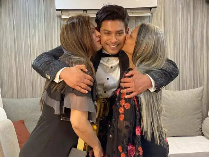 women's day 2021 sidharth shukla: womens day sidharth shukla says my understanding of perfect man come through mother and sisters- Women's Day पर बोले सिद्धार्थ शुक्ला- मां और बहनों से सीखा है