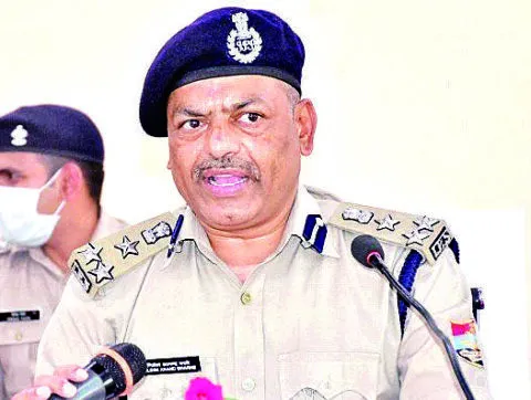 सार्दी वर्दी में प्राइवेट गाड़ी से नई बस्ती पहुंचे डीआईजी, अपराधियों में हड़कंप