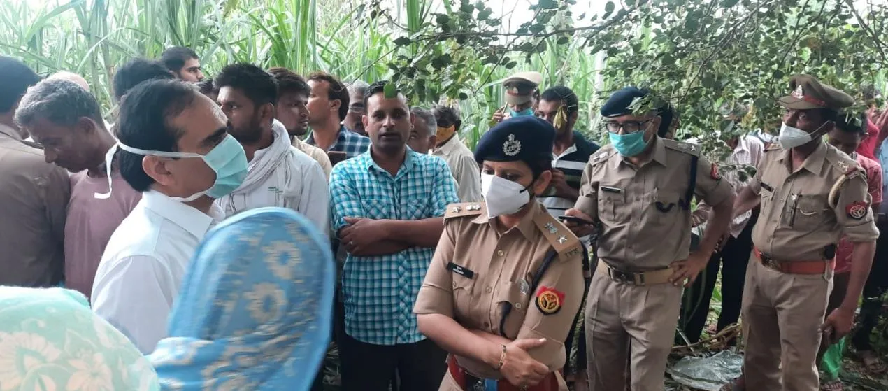 अमरोहा: अफसरों के इंतजार में 15 घंटे तक फंदे से लटकता रहा छात्रा का शव