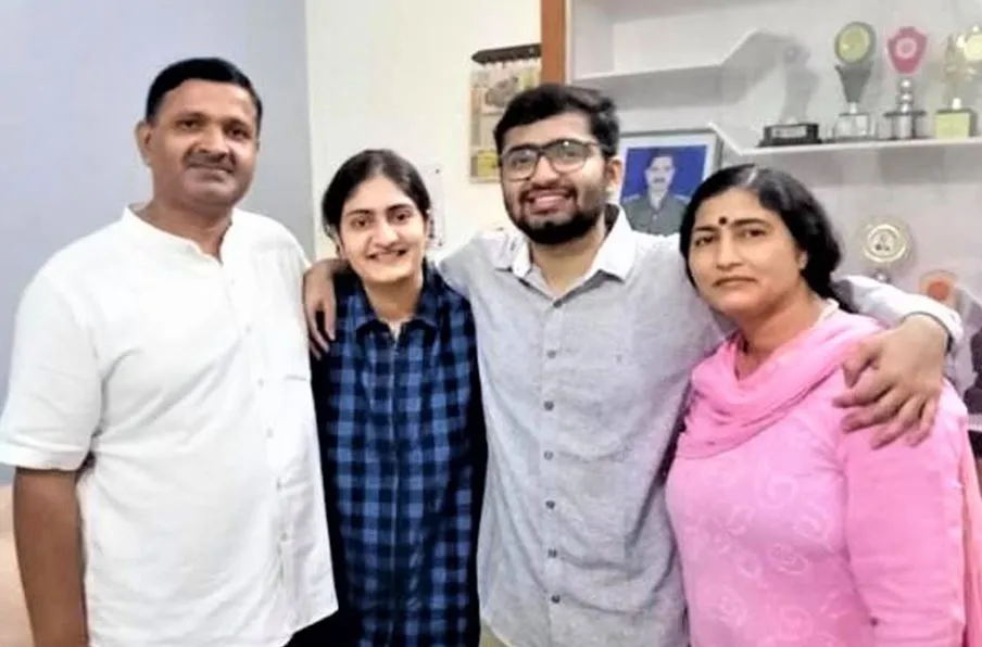 प्रखर ने आईएएस में 29वीं रैंक पाकर रामपुर का किया नाम रोशन