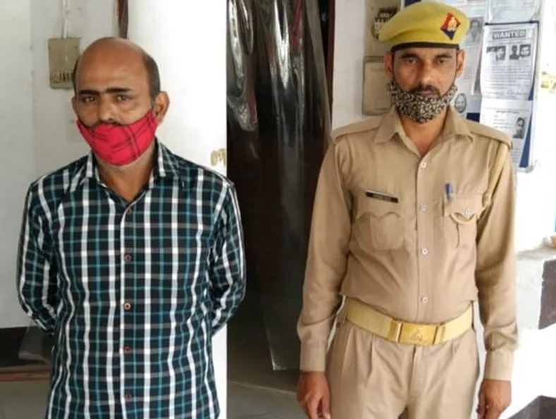 रामपुर: छात्रा के साथ छेड़खानी करने वाला शिक्षक गिरफ्तार, भेजा जेल