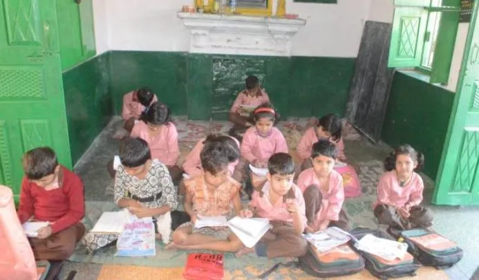 पीलीभीत: बच्चों की ड्रेस खरीदने के लिए सीधे अभिभावकों के खाते में रकम भेजेगी सरकार