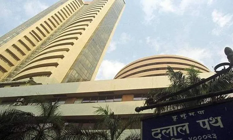 शुरुआती कारोबार में सेंसेक्स 150 अंक चढ़ा, निफ्टी 17,100 के पार