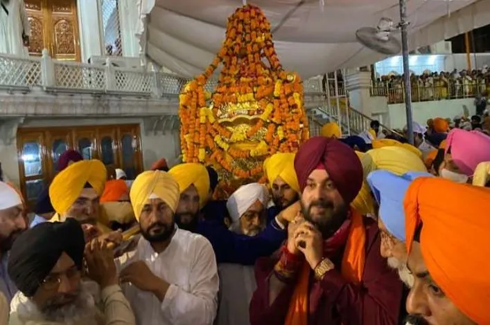 श्री हरमंदिर साहिब में नतमस्तक हुए चन्नी, सिद्धू
