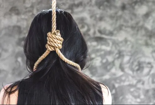 बरेली: आंचल कॉलोनी में फंदे पर लटका मिला सर्राफ की पत्नी का शव