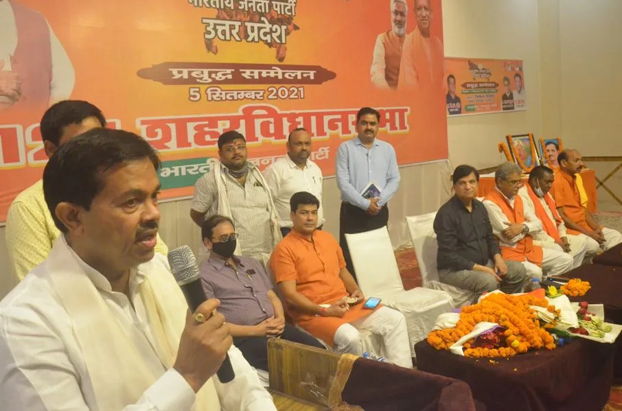 बरेली: विद्यार्थी बनकर लेखा-जोखा की कॉपियां लाए, नंबर देकर करें पास