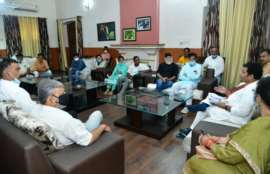 अधिकारी कर रहे छवि खराब, बरेली को बनाया गड्ढे वाली स्मार्ट सिटी