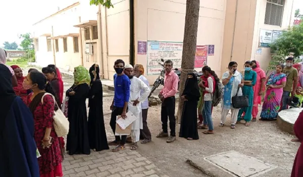 अमरोहा: वायरल फीवर का बढ़ता प्रकोप, अस्पतालों में लग रही मरीजों की लंबी लाइन