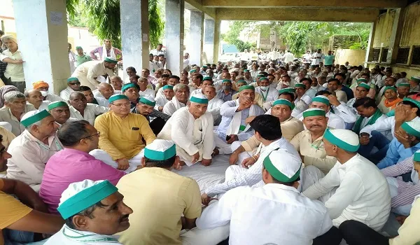 अमरोहा: अधिकारियों ने नहीं सुनी,तो दिल्ली लखनऊ हाईवे को करेंगे जाम