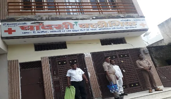 मुरादाबाद: बिना डिग्री व प्रमाण पत्र के इलाज करने वाले झोलाछाप डॉक्टरों की दुकान सील