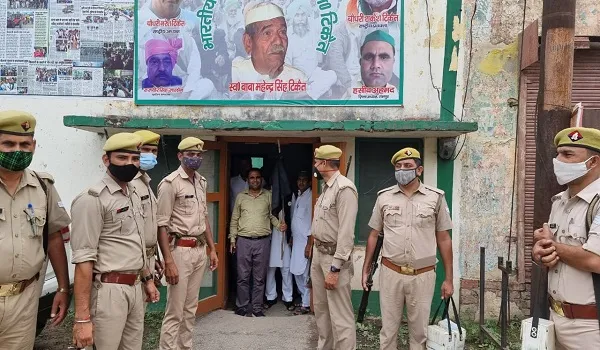 रामपुर: केंद्रीय मंत्री नकवी को काले झंडे दिखाने के प्रयास में किसान नजरबंद
