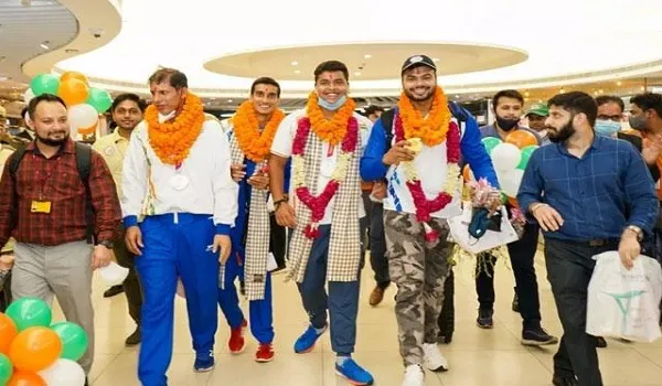 टोक्यो पैरालिंपिक के पदक विजेता सुमित, देवेंद्र और योगेश का देश लौटने पर भव्य स्वागत