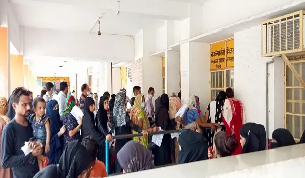 मुरादाबाद: ओपीडी में पहुंचे डेढ़ हजार मरीज, तीन सौ से अधिक को बुखार