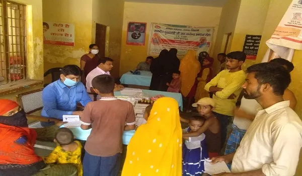 मुरादाबाद: स्वास्थ्य मेले में लोगों का किया इलाज, बच्चों की जांच कर किया गया टीकाकरण