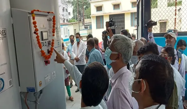 मुरादाबाद : जिला अस्पताल के ऑक्सीजन प्लांट का डीएम ने किया उद्घाटन
