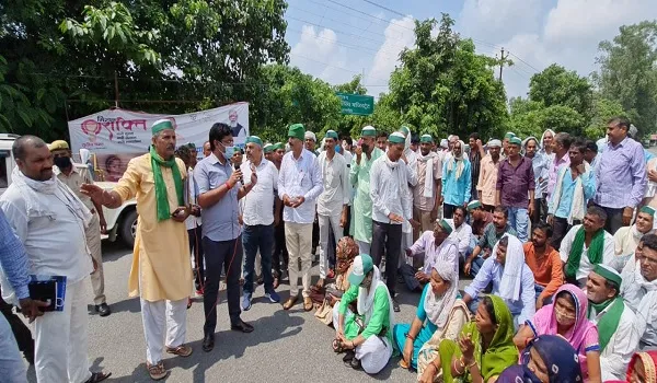 अमरोहा : समस्याओं के समाधान के लिए भाकियू भानु कार्यकर्ताओं ने लगाया जाम