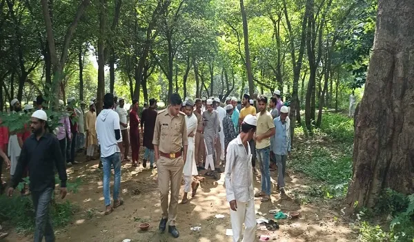 अमरोहा: कब्रिस्तान में तांत्रिक क्रिया, कब्र खुदी हुई देख लोगों में फैला गुस्सा