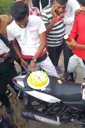 बिजनौर: तमंचे से केक काटने वाले आरोपी का पास्पोर्ट निरस्त करने की कार्रवाई शुरू