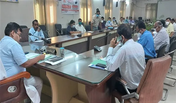 संभल: डीएम ने बाट माप अधिकारी का रोका वेतन