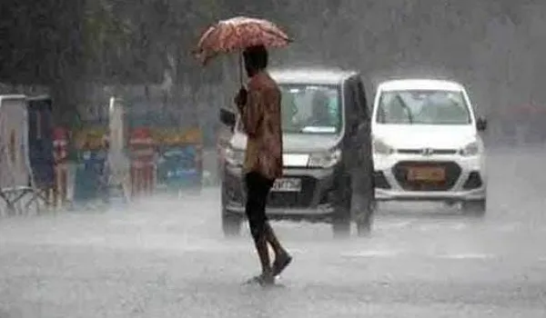 रामपुर: कुछ ही देर की झमाझम बारिश से लोग हुए सराबोर