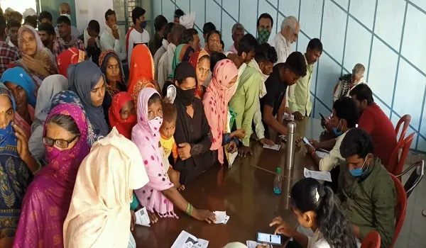 अमरोहा: हसनपुर में लगभग 400 ने कराया कोरोना वैक्सीन का टीकाकरण
