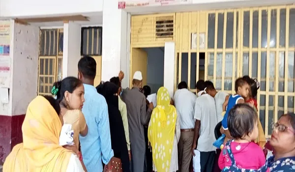 मुरादाबाद: जिला अस्पताल की ओपीडी में लग रही बुखार पीड़ितों की कतार, 250 से अधिक रोगी