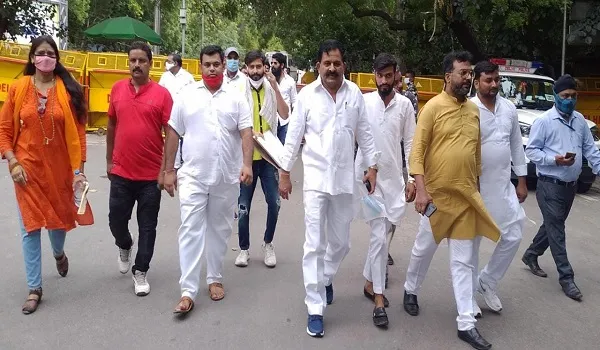 मुरादाबाद: जिले की बेटी को इंसाफ दिलाने के लिए पूर्व विधायक ने दिल्ली में किया प्रदर्शन