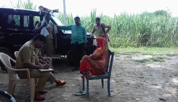 सीतापुर: महिलाओं को निशाने पर लेकर डकैतों ने की ढाई लाख की लूट, जानें पूरा मामला…