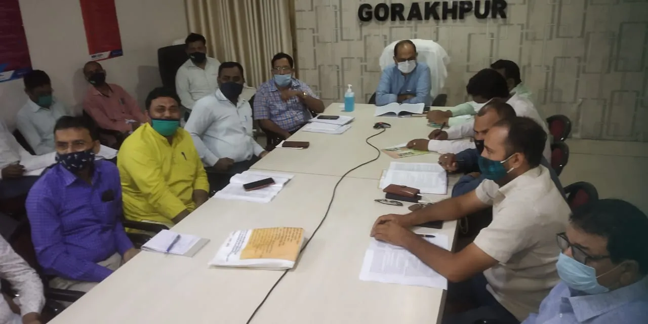 गोरखपुर में लगी किसान पाठशाला, दी गई जैविक खेती की जानकारियां