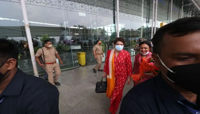 प्रियंका गांधी वाड्रा पहुंची लखनऊ, दो दिन करेंगी चुनावी रणनीति पर मंथन