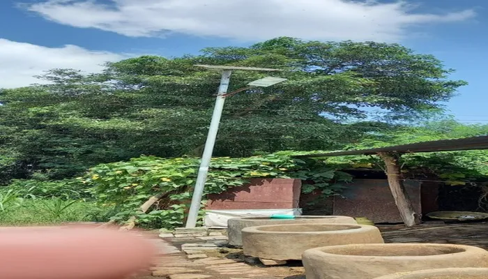 बाराबंकी: मानक विहीन लाइटों का दौर खत्म नहीं, मरम्मत नहीं होने से ग्रामीण निराश