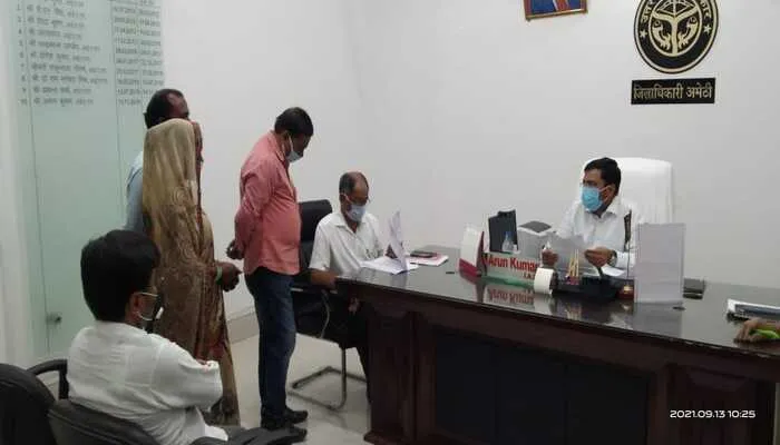 अमेठी: जिलाधिकारी ने की जनसुनवाई, शिकायतों पर उठाए सख्त कदम