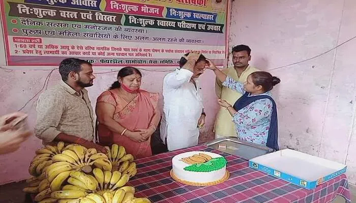 पीएम मोदी के जन्मदिन पर मंदिर में किया गया पूजन, वृद्धाश्रम में कटा केक