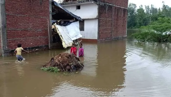 बाराबंकी: बारिश ने खोली नगर पंचायत फतेहपुर की पोल, जानें पूरा मामला…