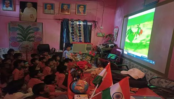 हरदोई: सरकारी प्राथमिक विद्यालय में लगा AC, निजी स्कूलों को मात दे रहा सरकारी स्कूल