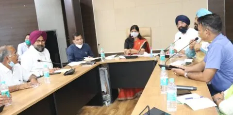 जिले में 188 क्रय केंद्रों पर होगी धान खरीद, डीएम ने अधिकारियों को दिए निर्देश