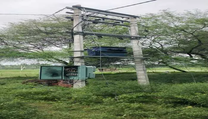 रायबरेली: पिछले एक महीने से नहीं बदला गया फुंका ट्रांसफार्मर, लोगों में आक्रोश