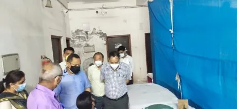 तहसील पहुंचे डीएम गर्ब्याल, वीवीपैट मशीनों को लेकर दिए निर्देश