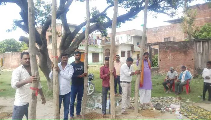 बाराबंकी: दुर्गा महोत्सव की तैयारियां शुरू, 26 सालों से यहां सज रहा माता वैष्णों देवी का दरबार