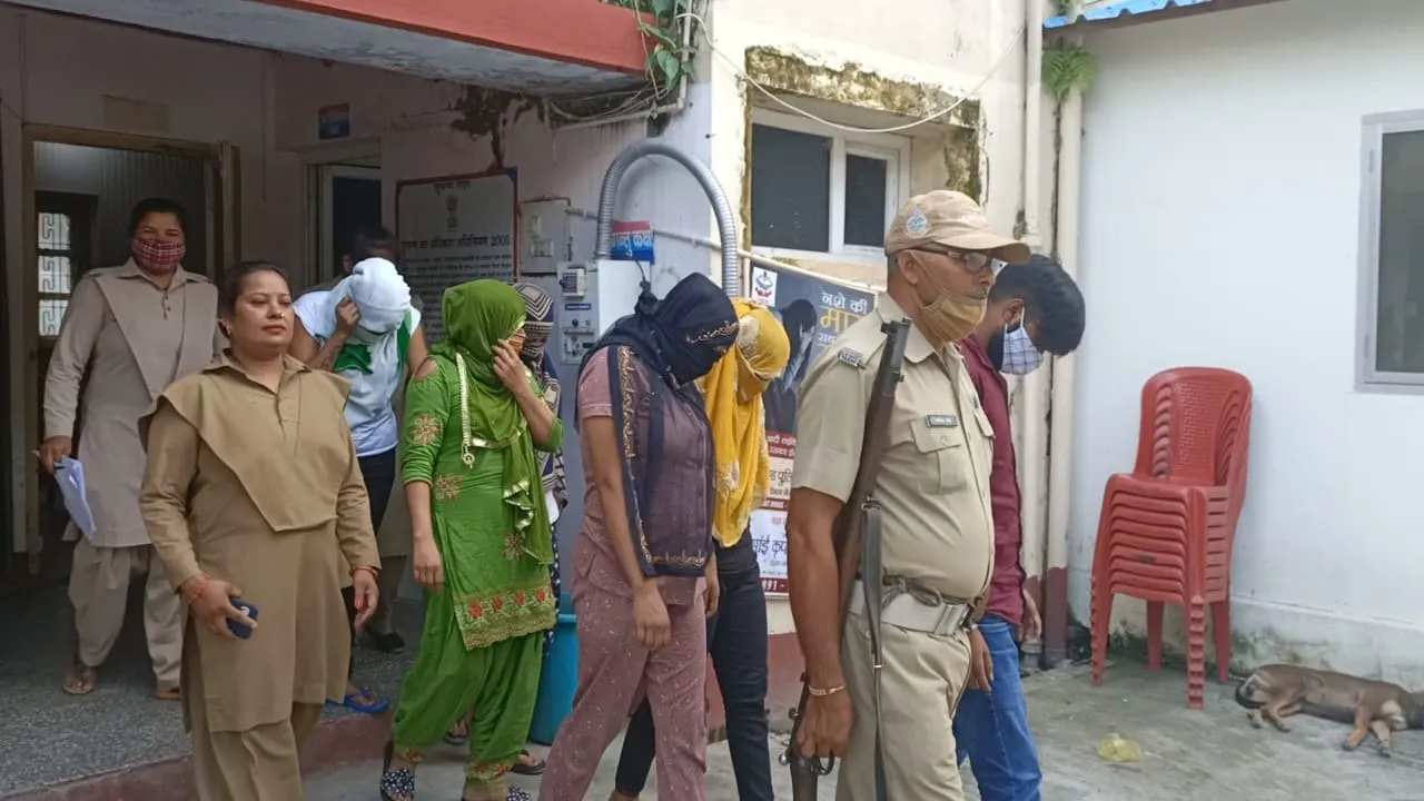रामनगर के रिसोर्ट में चल रहा था देह व्यापार, पांच युवती समेत छह गिरफ्तार