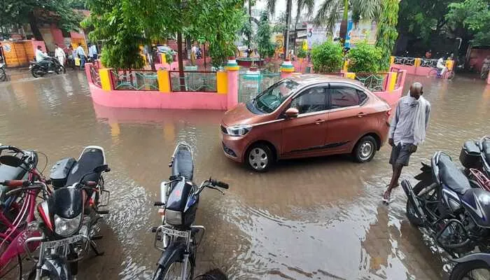 36 घंटे की मूसलाधार बारिश से भीगा रायबरेली, सड़कों में भरा पानी