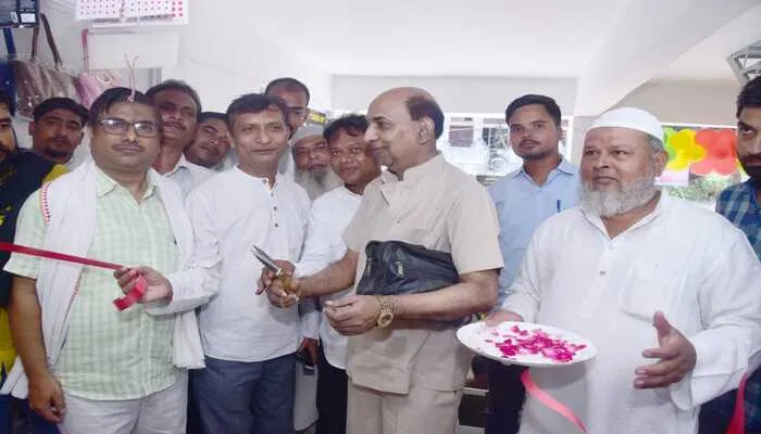 बाराबंकी: पूर्व चेयरमैन मो. मशकूर ने फीता काटकर कॉम्प्लेक्स का किया उद्घाटन