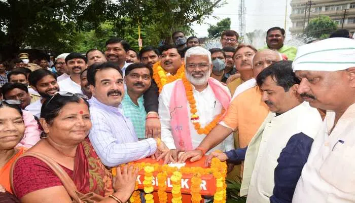 अयोध्या में पं. दीनदयाल उपाध्याय की प्रतिमा का किया गया अनावरण