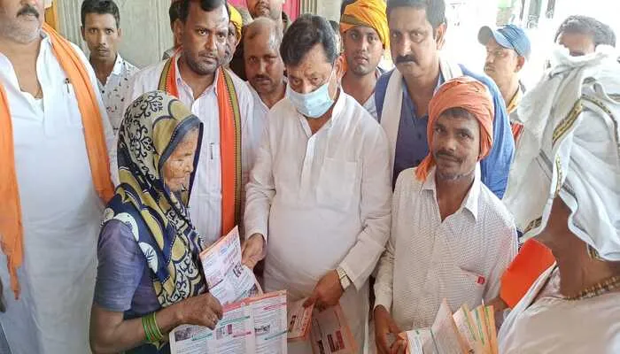 कुशीनगर: सांसद ने गांव-गांव घूमकर गिनाई सरकार की उपलब्धियां…