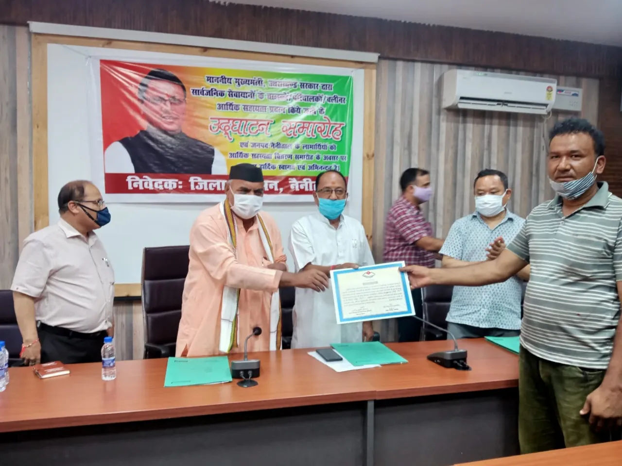 नैनीताल जिले के ड्राइवर, कंडक्टर और क्लीनर्स के खातों में पहुंची तीन करोड़ 72 लाख की मदद