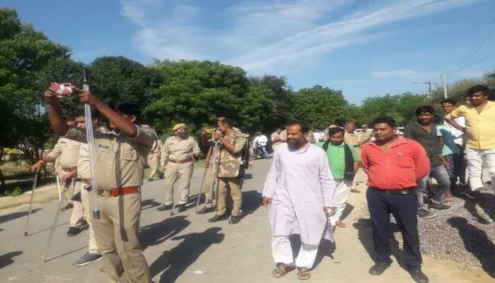 बाराबंकी: पुलिस की कड़ी सुरक्षा के बीच दफन की गई ताजिया