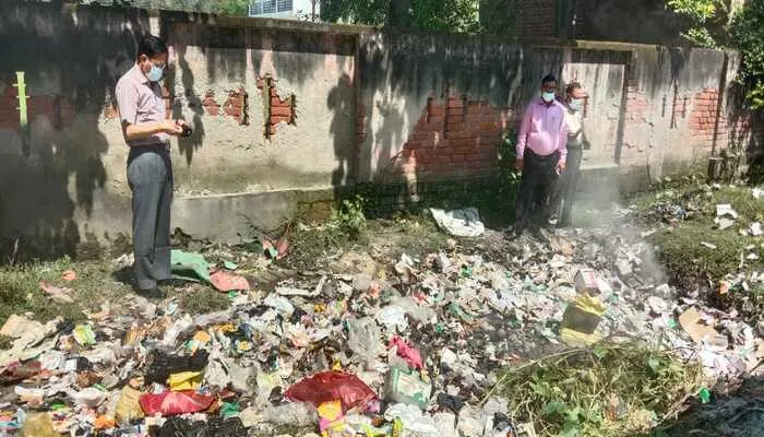 रायबरेली: सीएचसी में जलाई गई लाखों की दवा, अधीक्षक निलंबित