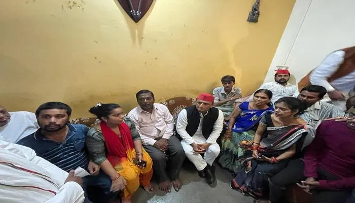 Manish Gupta Death Case: मृतक के परिवार से मिलने पहुंचे अखिलेश यादव, भाजपा पर साधा निशाना